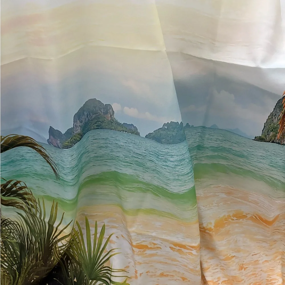 Very pretty ocean scene shower curtain in perfect condition.